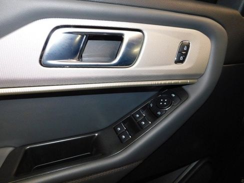 Used 2025 Ford Explorer Active w/ Active Comfort Package image 15