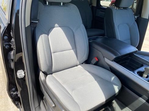 Used 2019 RAM 1500 Big Horn AWD/4WD image 35
