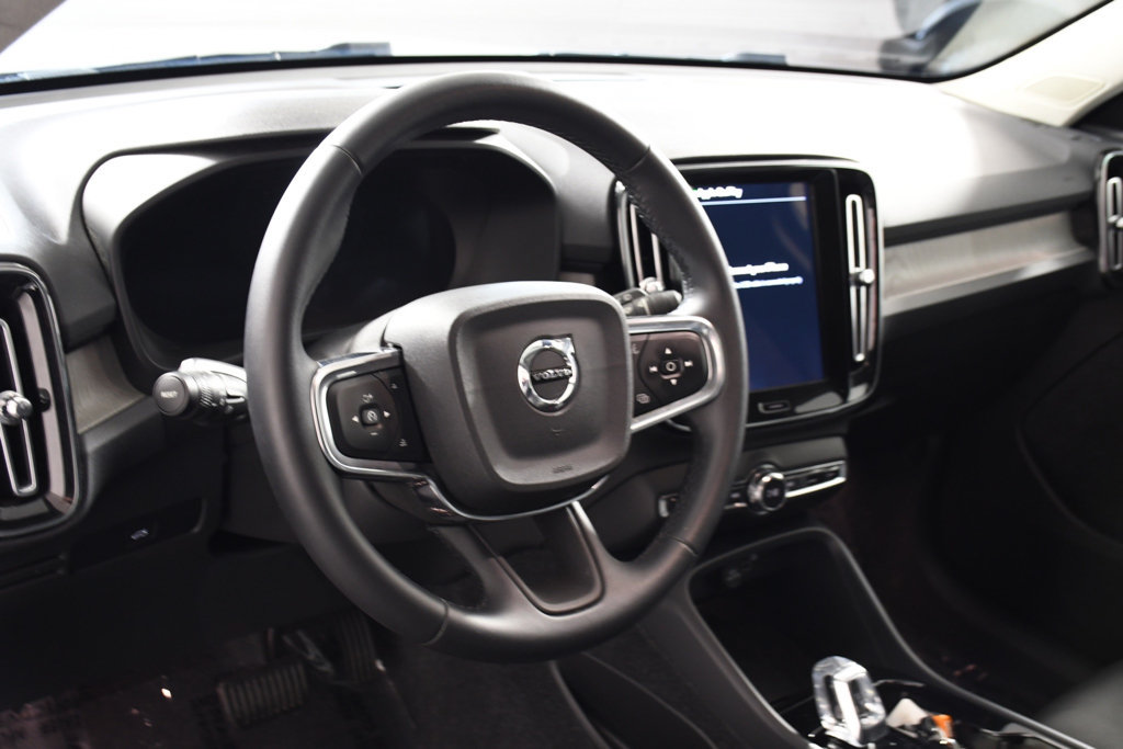 Used 2025 Volvo XC40 B5 Plus AWD/4WD image 13