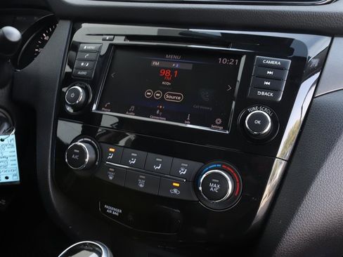 Used 2021 Nissan Rogue Sport S image 11