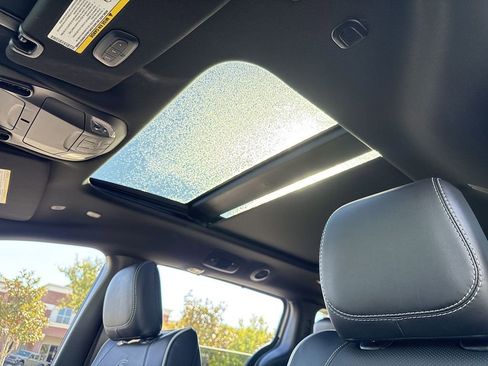 New 2026 Chrysler Pacifica Limited w/ S Appearance Package image 17