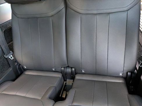 Used 2025 Land Rover Range Rover Long Wheelbase SE image 16