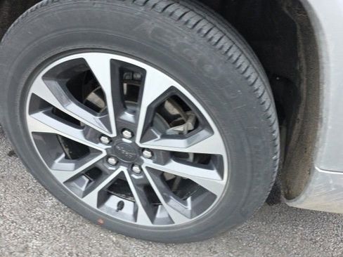 Used 2025 Jeep Grand Cherokee L Overland w/ Advanced Protech Group III image 23