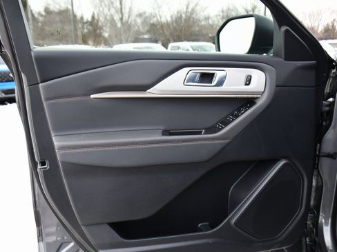 Used 2026 Ford Explorer Active w/ Active Comfort Package image 24