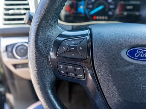 Used 2018 Ford Explorer XLT w/ Equipment Group 202A AWD/4WD image 17