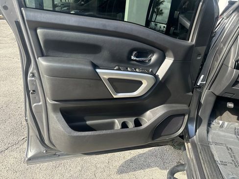 Used 2024 Nissan Titan SV w/ SV Convenience Package image 11