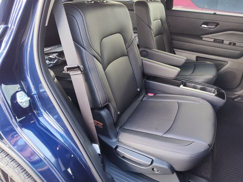 New 2026 Nissan Pathfinder SL w/ SL Premium Package FWD image 14