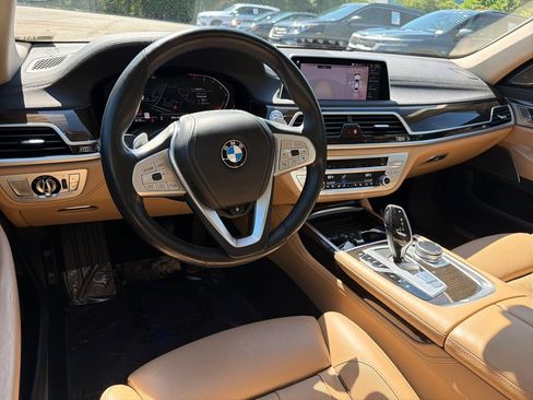 Used 2022 BMW 740i w/ Premium Package RWD image 22