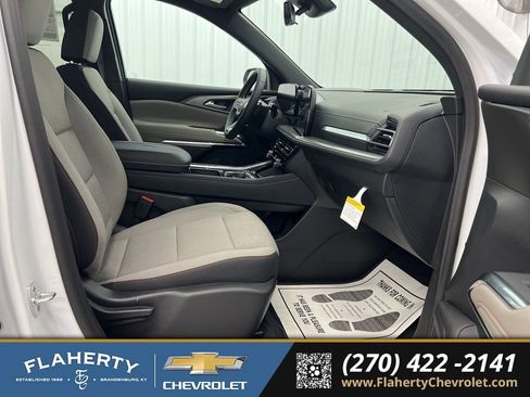 New 2026 Chevrolet Traverse LT FWD image 15