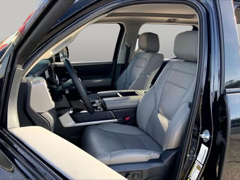Used 2024 Toyota Tundra Limited AWD/4WD image 8
