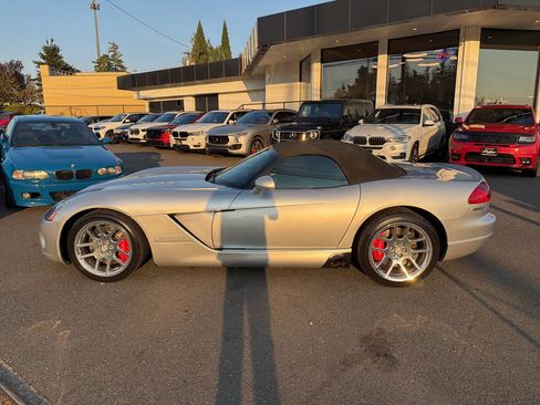 Used 2004 Dodge Viper SRT-10 image 2