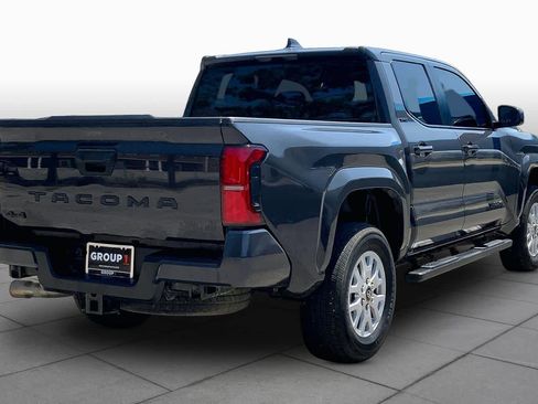 Used 2025 Toyota Tacoma SR5 AWD/4WD image 12