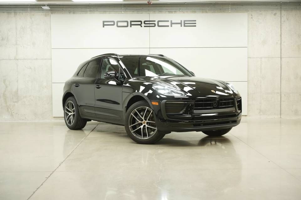 Certified 2026 Porsche Macan AWD/4WD image 9