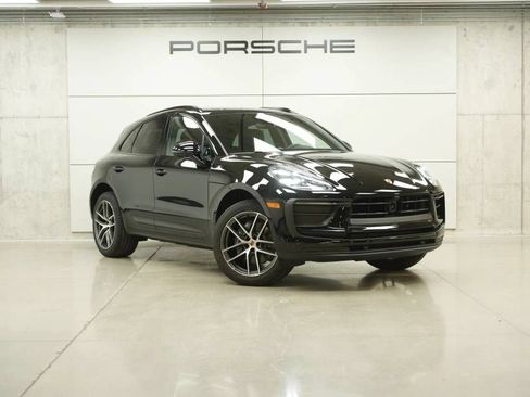 Certified 2026 Porsche Macan AWD/4WD image 9