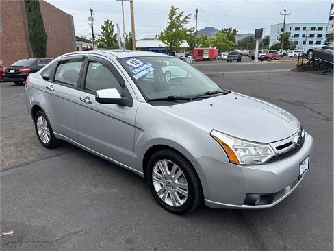 Used 2010 Ford Focus SEL FWD image 7