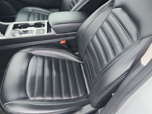 Used 2024 Ford Edge SEL image 9