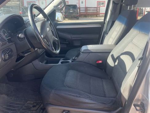 Used 2004 Ford Explorer XLT image 2