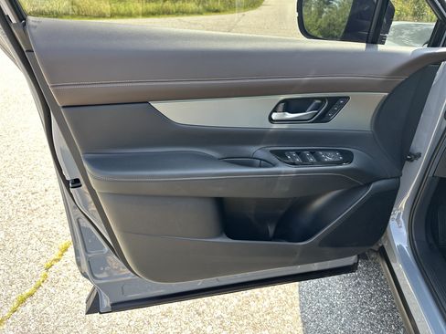 Certified 2025 Nissan Murano Platinum w/ Cargo Package AWD/4WD image 17