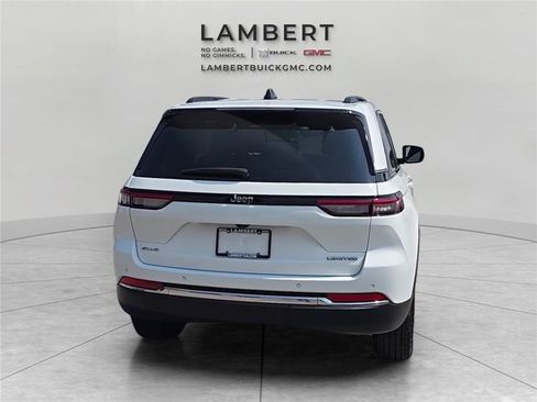 Used 2023 Jeep Grand Cherokee Limited AWD/4WD image 4