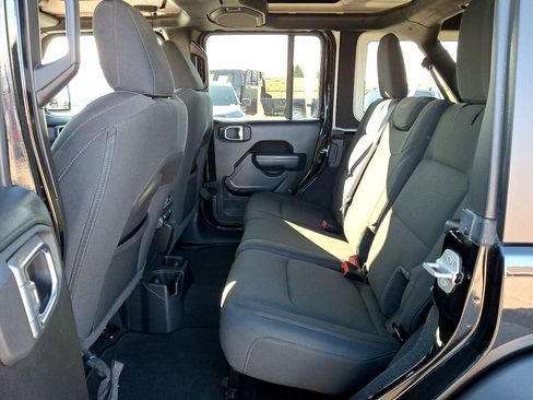 Used 2022 Jeep Wrangler Unlimited Sport AWD/4WD image 19