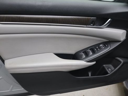 Used 2018 Honda Accord EX image 15