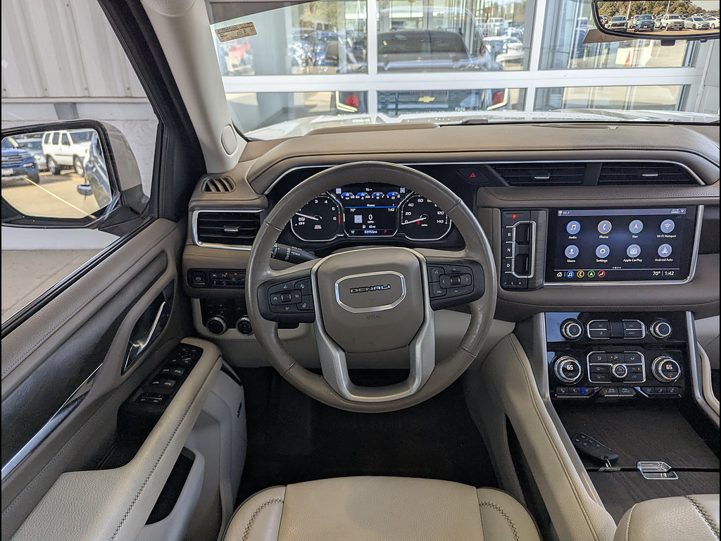 Used 2021 GMC Yukon Denali w/ Denali Premium Package AWD/4WD image 3