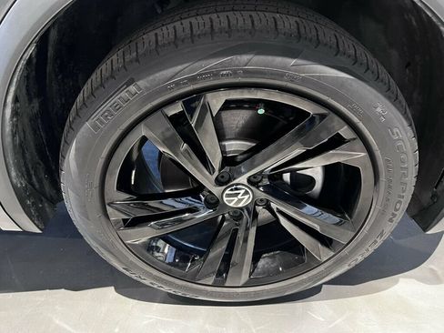 Used 2024 Volkswagen Tiguan SE R-Line FWD image 29