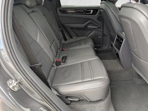 Used 2019 Porsche Cayenne E-Hybrid w/ Premium Package image 21