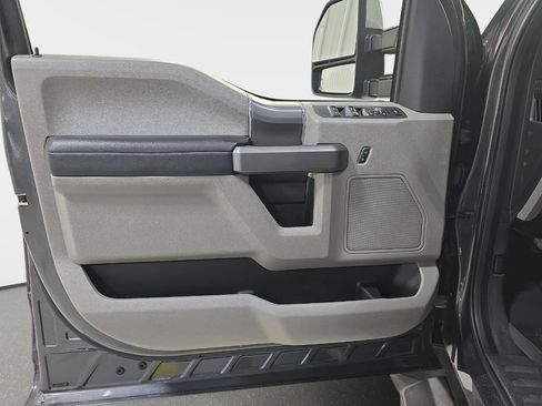 Used 2018 Ford F250 XLT w/ XLT Premium Package AWD/4WD image 10