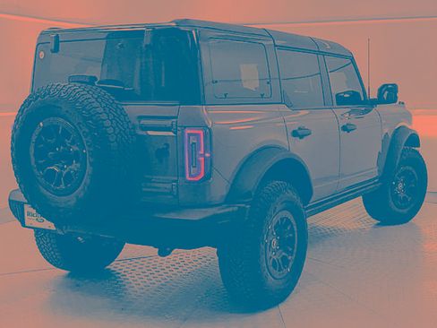 Certified 2025 Ford Bronco Badlands image 3