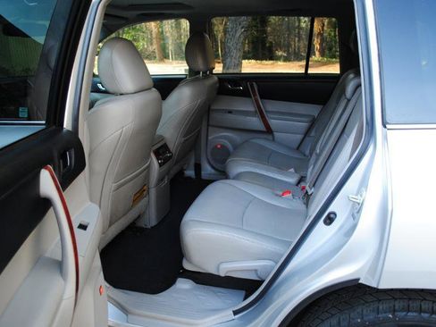 Used 2013 Toyota Highlander Limited image 6