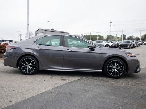 Used 2023 Toyota Camry SE image 14