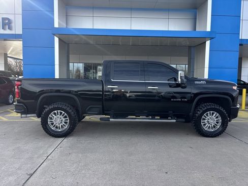Used 2023 Chevrolet Silverado 2500 High Country w/ Z71 Off-Road Package image 2