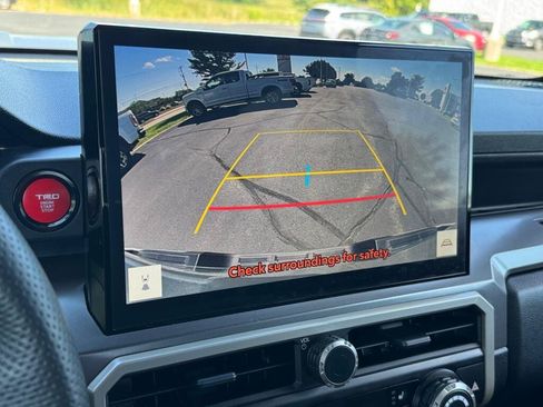 Certified 2025 Toyota Tacoma 4x4 Double Cab image 18