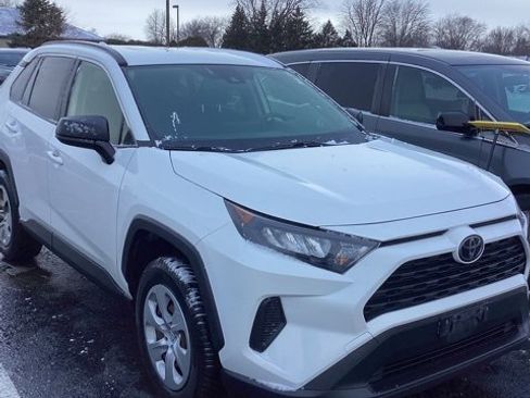Used 2019 Toyota RAV4 LE image 3