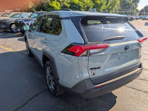 Used 2022 Toyota RAV4 XLE Premium AWD/4WD image 5