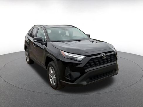 Used 2025 Toyota RAV4 XLE image 3