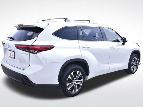 Certified 2022 Toyota Highlander XLE image 4