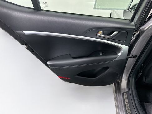 Used 2025 Genesis G70 2.5T image 26