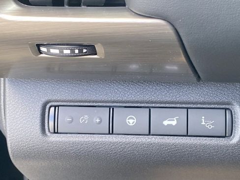 New 2025 Nissan Pathfinder Platinum w/ Black Appearance Package image 27