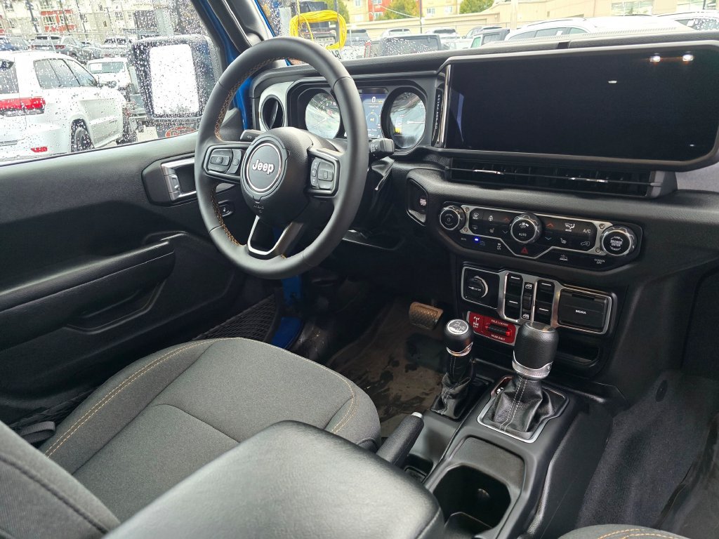 Used 2024 Jeep Wrangler Unlimited AWD/4WD image 11