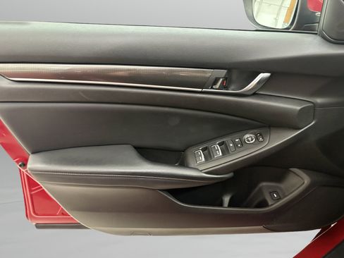Used 2018 Honda Accord Sport image 25