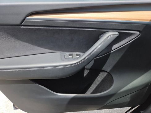 Used 2024 Tesla Model Y 2WD image 26