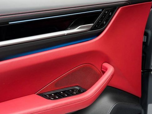 New 2026 Porsche Macan 4 Electric image 7