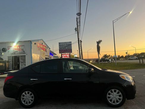 Used 2013 Nissan Versa 1.6 S Plus 4dr Sedan image 5