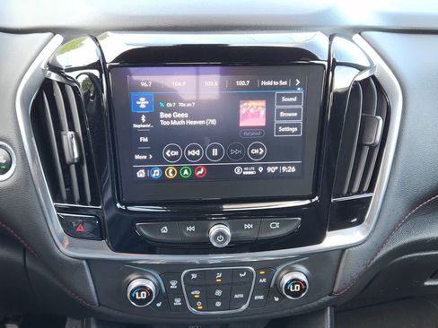 Used 2022 Chevrolet Traverse RS FWD image 15