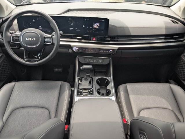 Certified 2026 Kia Carnival SX w/ SX Dark Edition Package FWD image 16