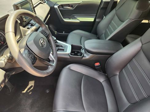 Used 2022 Toyota RAV4 XLE Premium FWD image 12