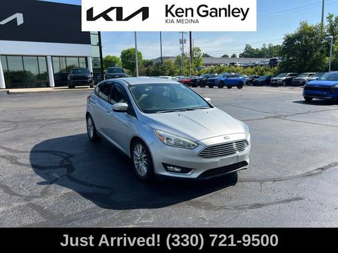 Used 2016 Ford Focus Titanium FWD image 3