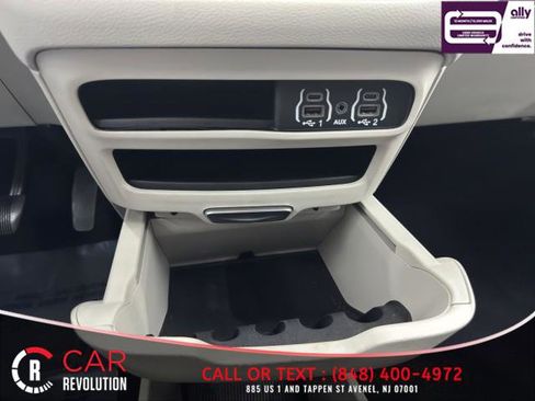 Used 2023 Chrysler Pacifica Touring-L FWD image 36